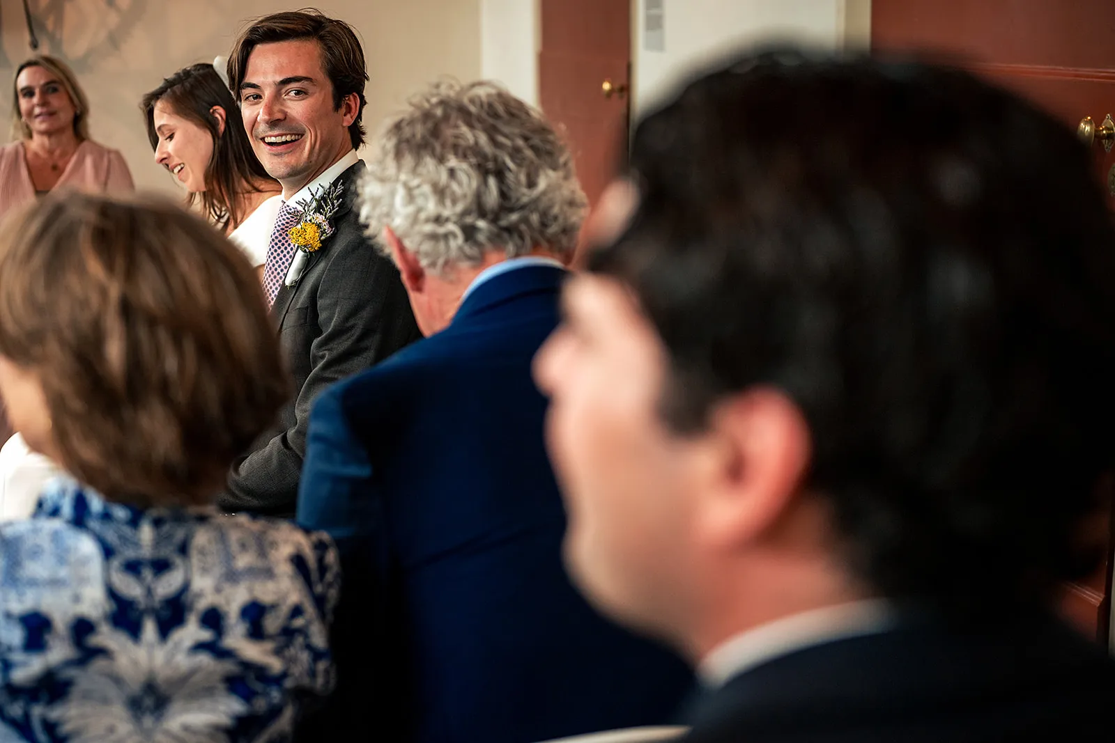 bruidegom tijdens ceremonie hofwijck museum voorburg