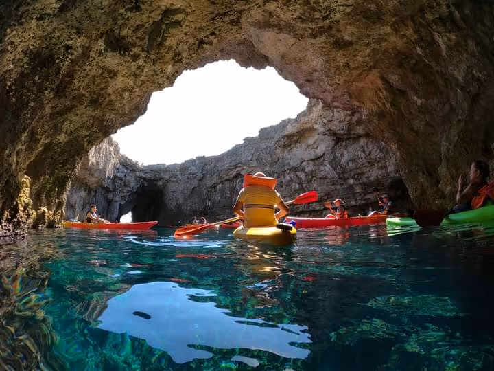 KAYAKING CORAL LAGOON
