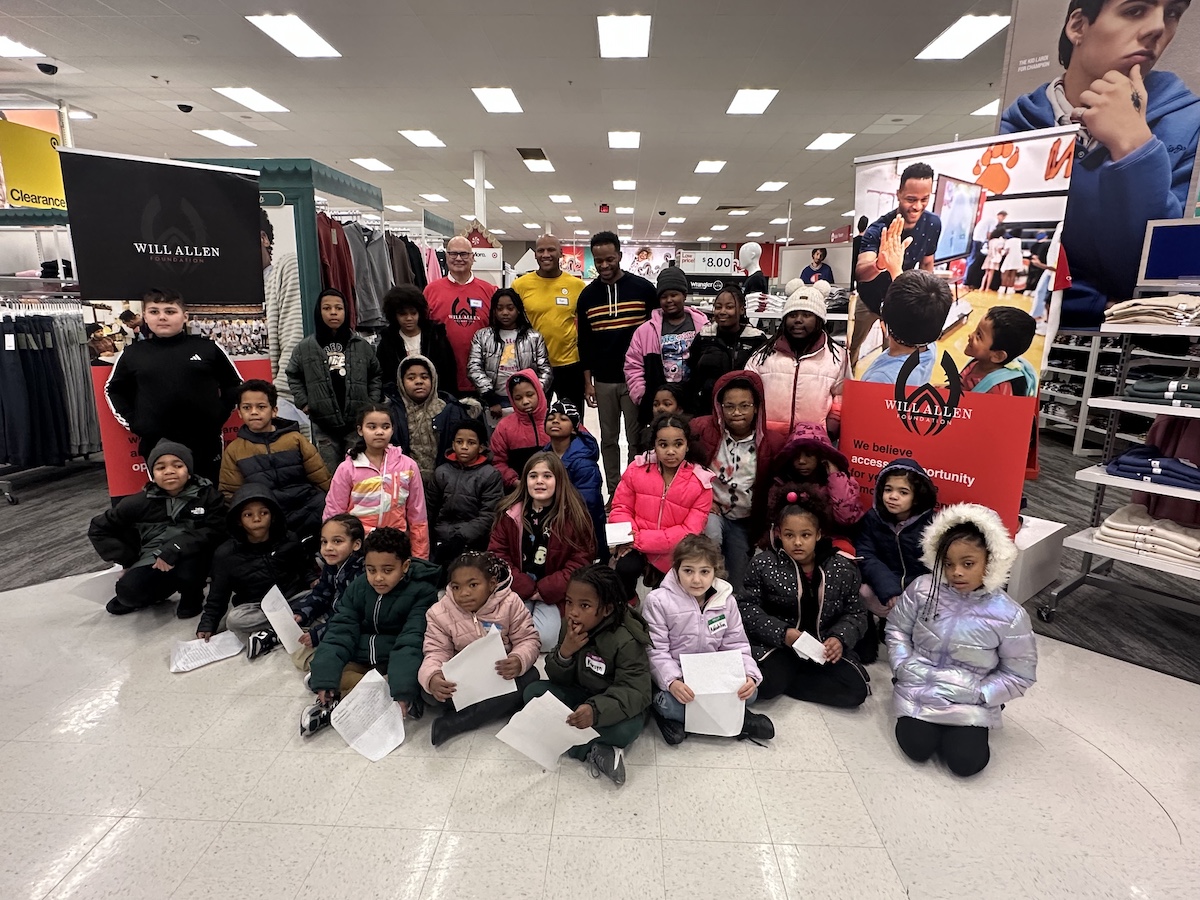 Holiday Giving event participants