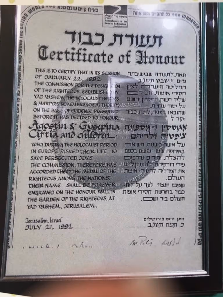 תעודת חסידי אומות העולם שהוענקה למשפחת המצילים