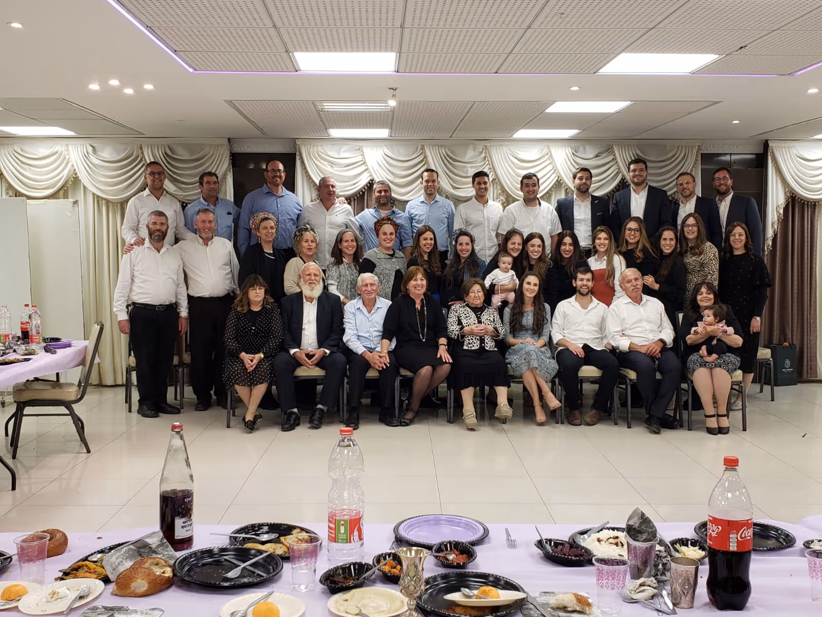 סבתא מינדו עם חלק מצאצאיה