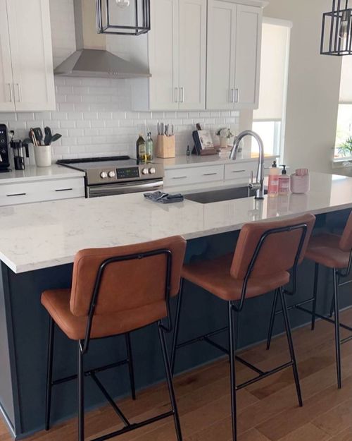 Image of a freshly cleaned white kitchen countertop.