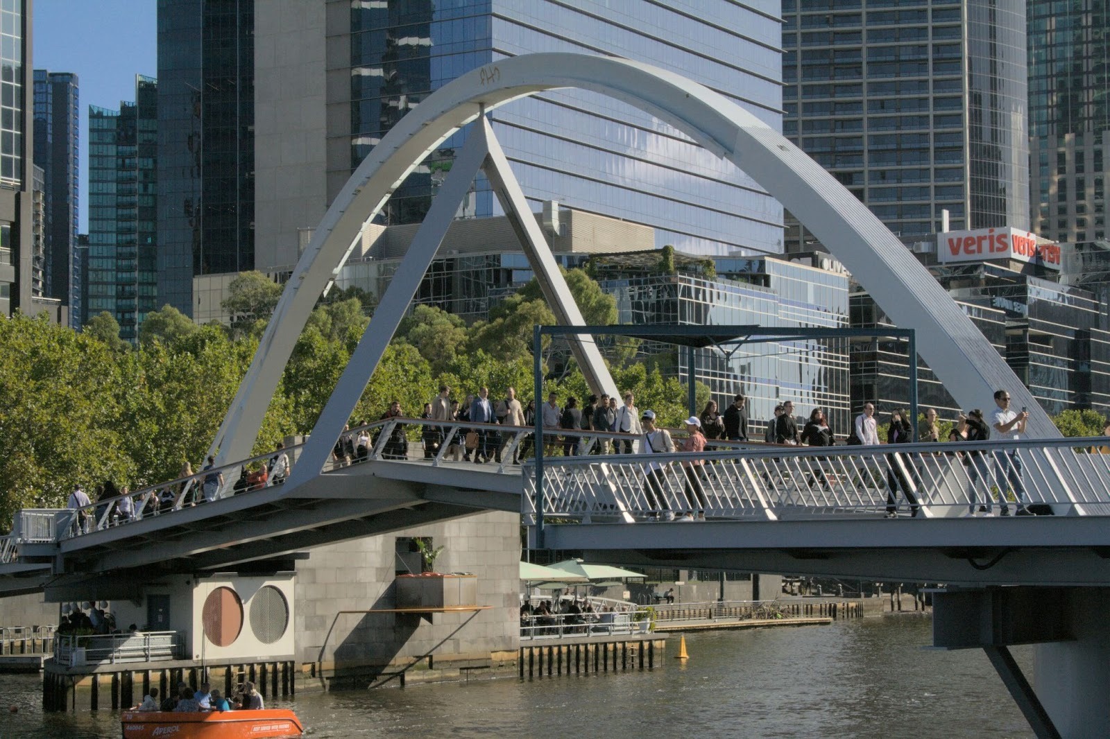 Evan Walker Bridge, Southbank Pedestrian Bridge, Southbank VIC, Australia.]