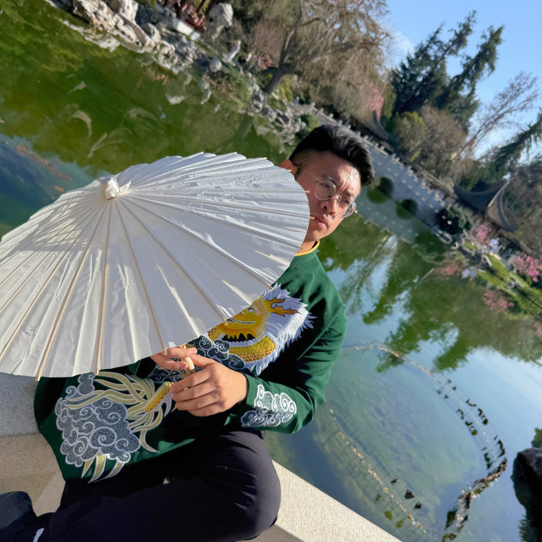 Dat sits beside a pond