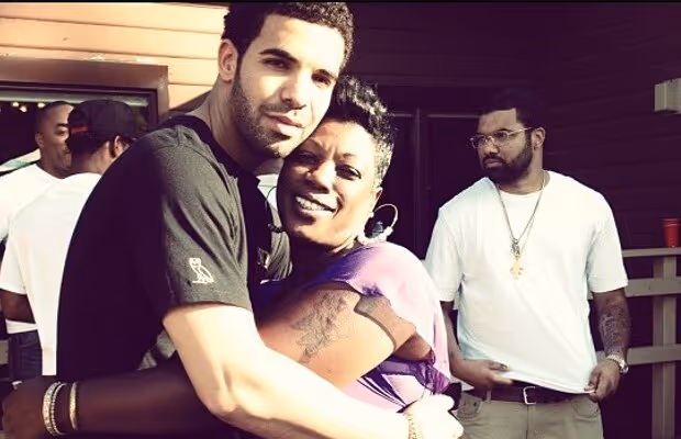 Photo of rapper, Drake hugging his Aunt