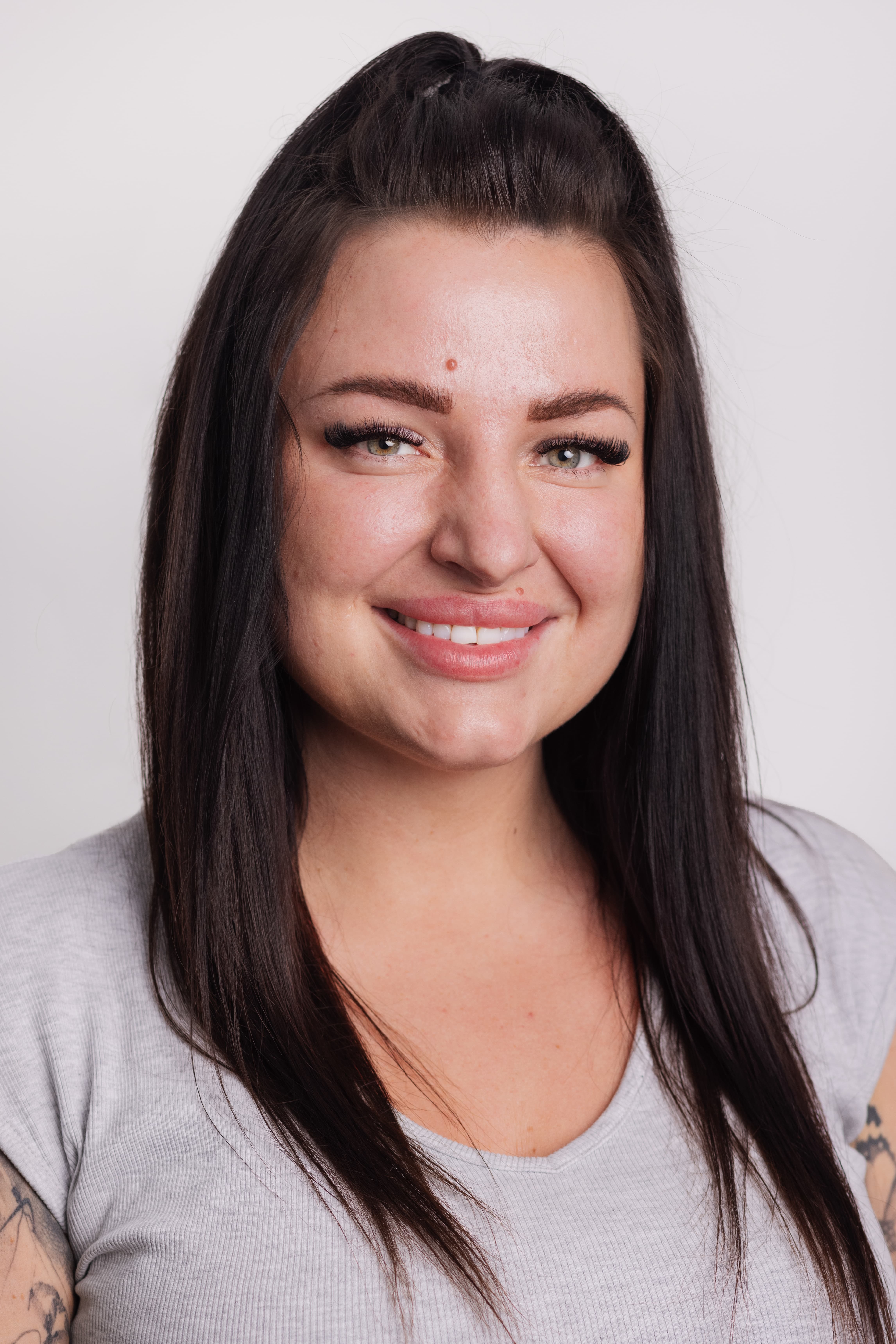 Porträtfoto von Simona R., Medizinische Fachangestellte der Praxis Lyonn