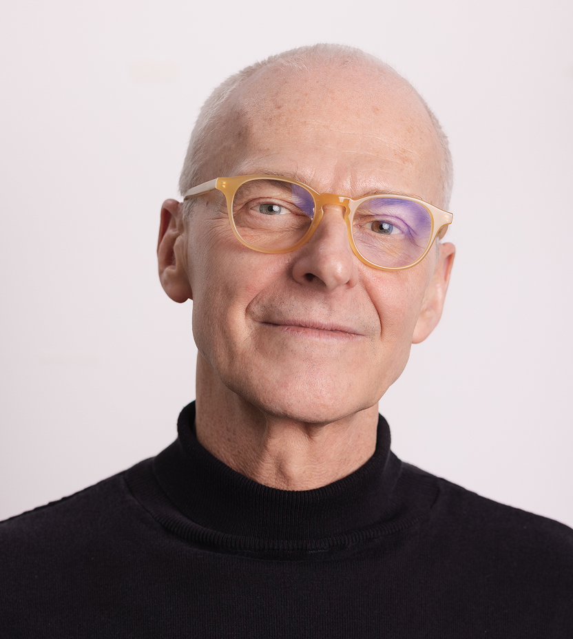 Porträtfoto von Norbert E. Lyonn, Praxisinhaber und Arzt für Allgemeinmedizin und Suchtmedizin der Praxis Lyonn