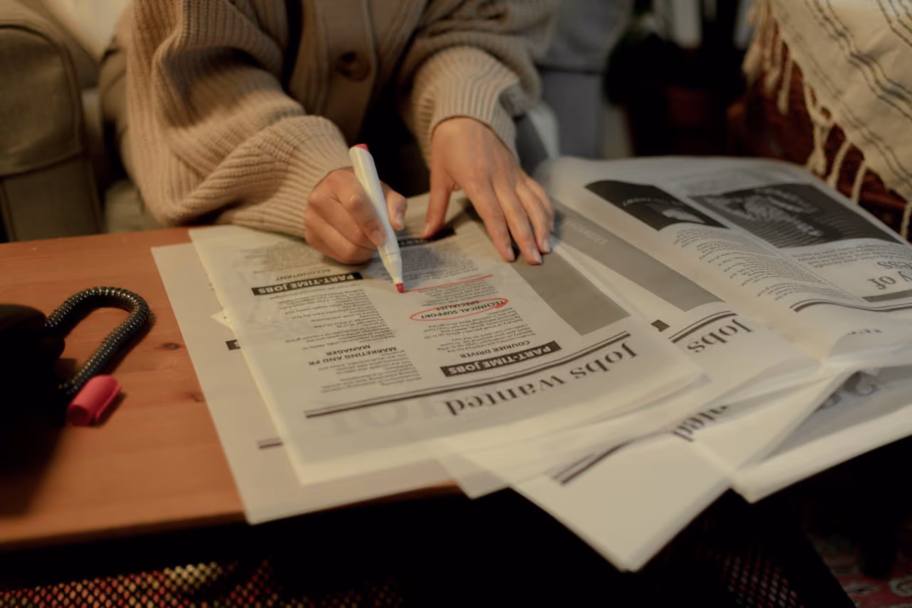 How to Write a Job Description (+ Template & AI Tips)