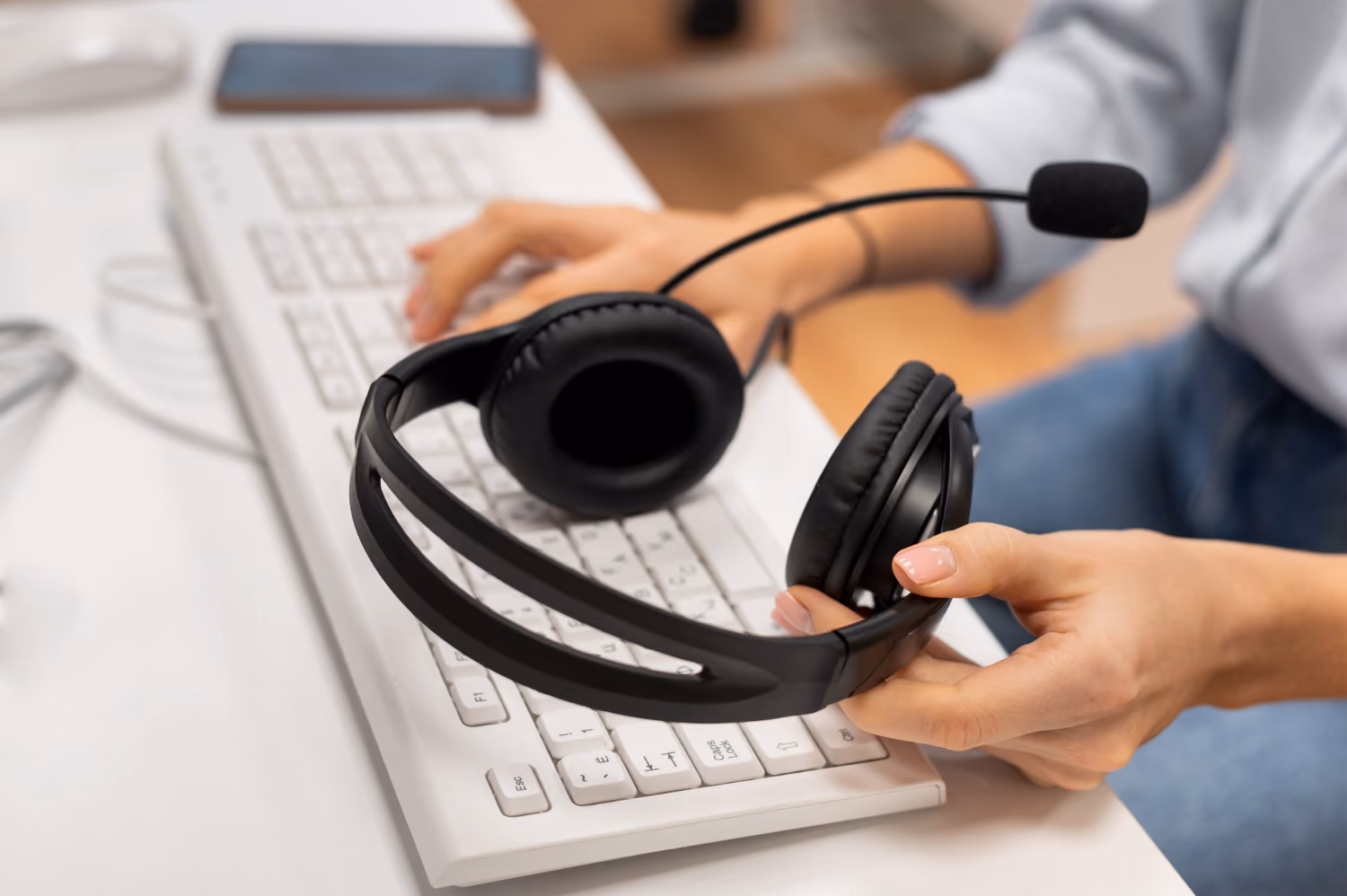 12 Best Call Center Outsourcing Companies in 2026: Services, Costs & Best Fit