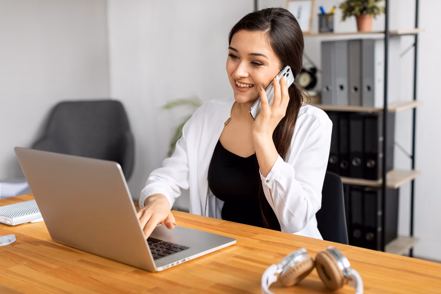 Virtual Assistant vs. Executive Assistant: Which to Hire in 2026?