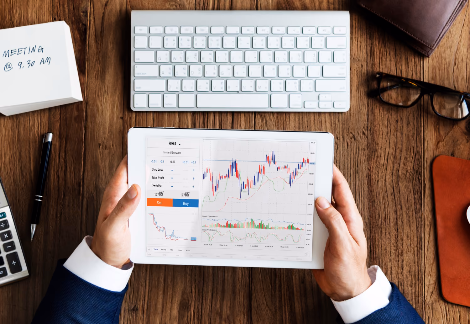 Investment vs. Financial Analyst: Which to Choose?