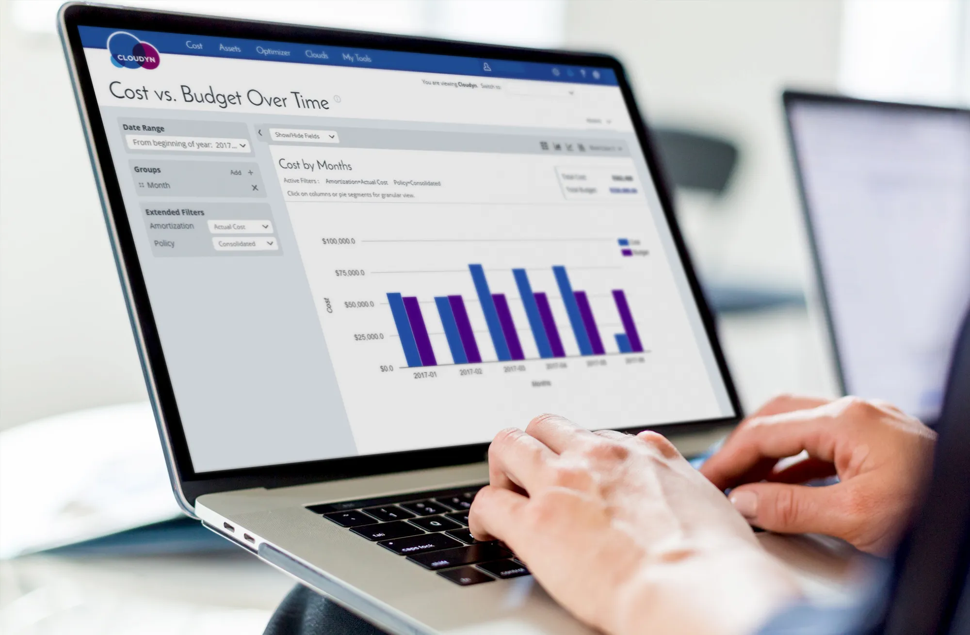 Cloudyn Software interface on laptop