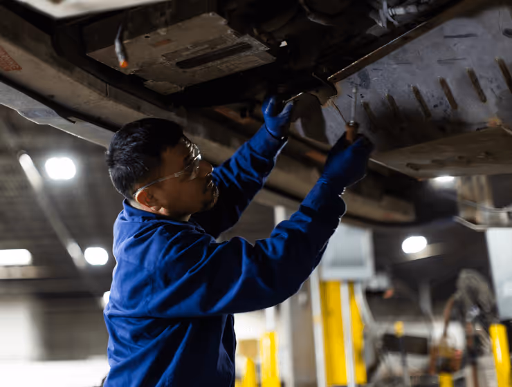 Mechanic doing truck repair at Bus & Truck of Chicago