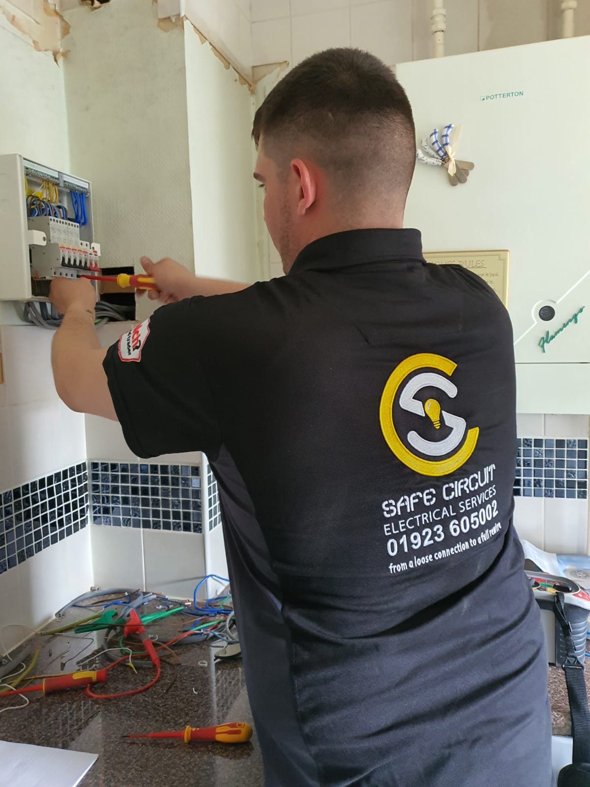 safe circuit electrician in watford