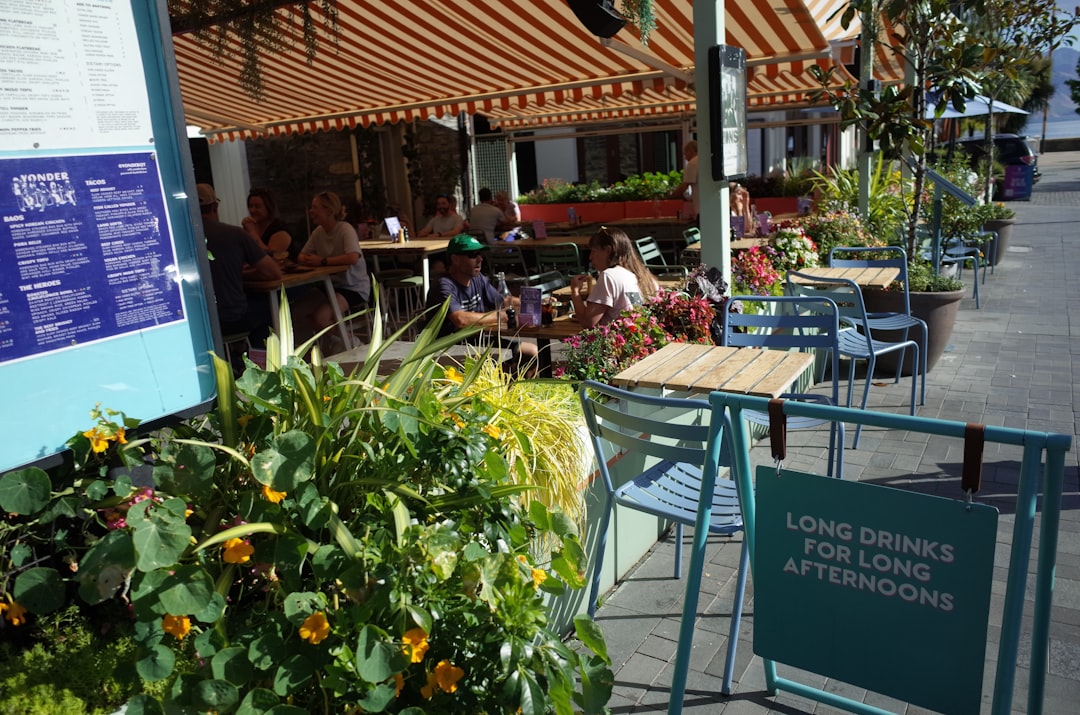 Small café in Kennebunk with outdoor seating and customers - cgl insurance
