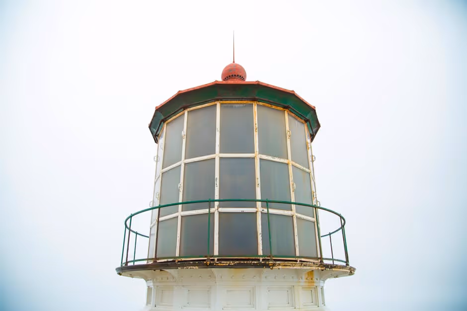 lighthouse guiding ships - Experienced insurance advisors lighthouse guiding ships - Experienced insurance advisors