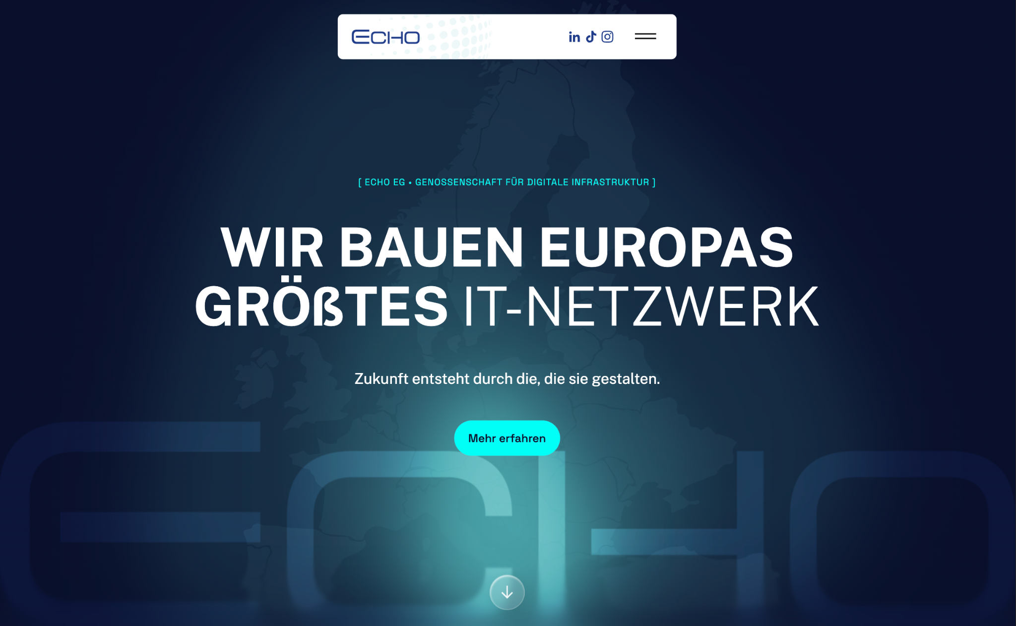 ECHO eG Website: dunkelblauer Hero mit türkisen Akzenten und großer Typografie