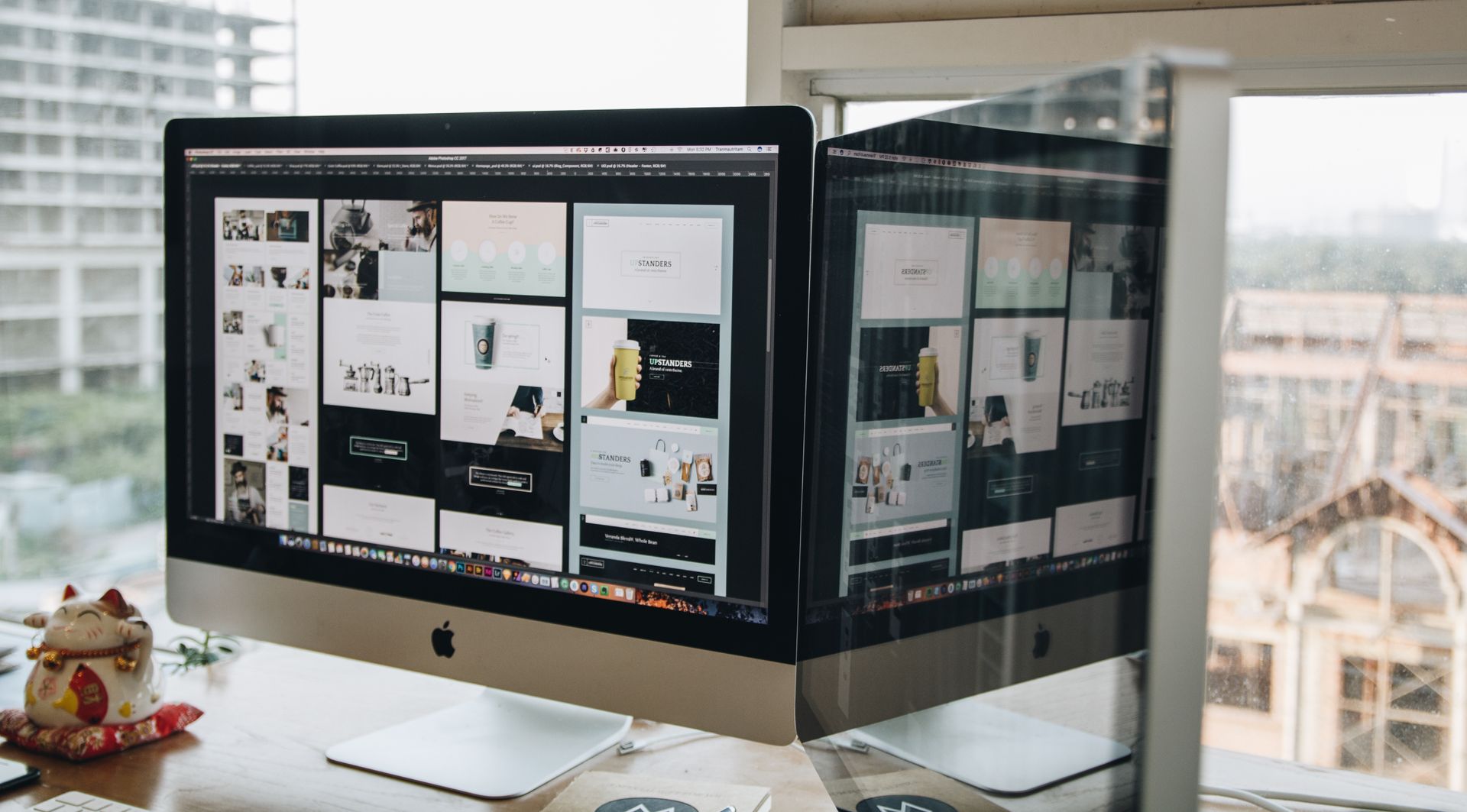 iMac-Bildschirm mit mehreren Website-Layouts als Symbolbild für Webflow Templates und Webdesign-Vorlagen