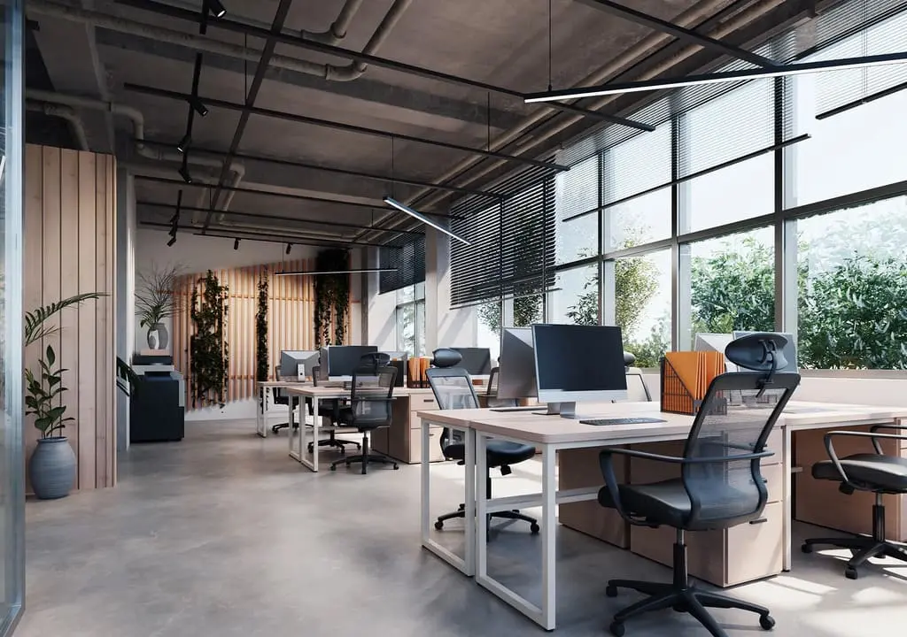 Bureau moderne et lumineux équipé de postes de travail et de fauteuils ergonomiques