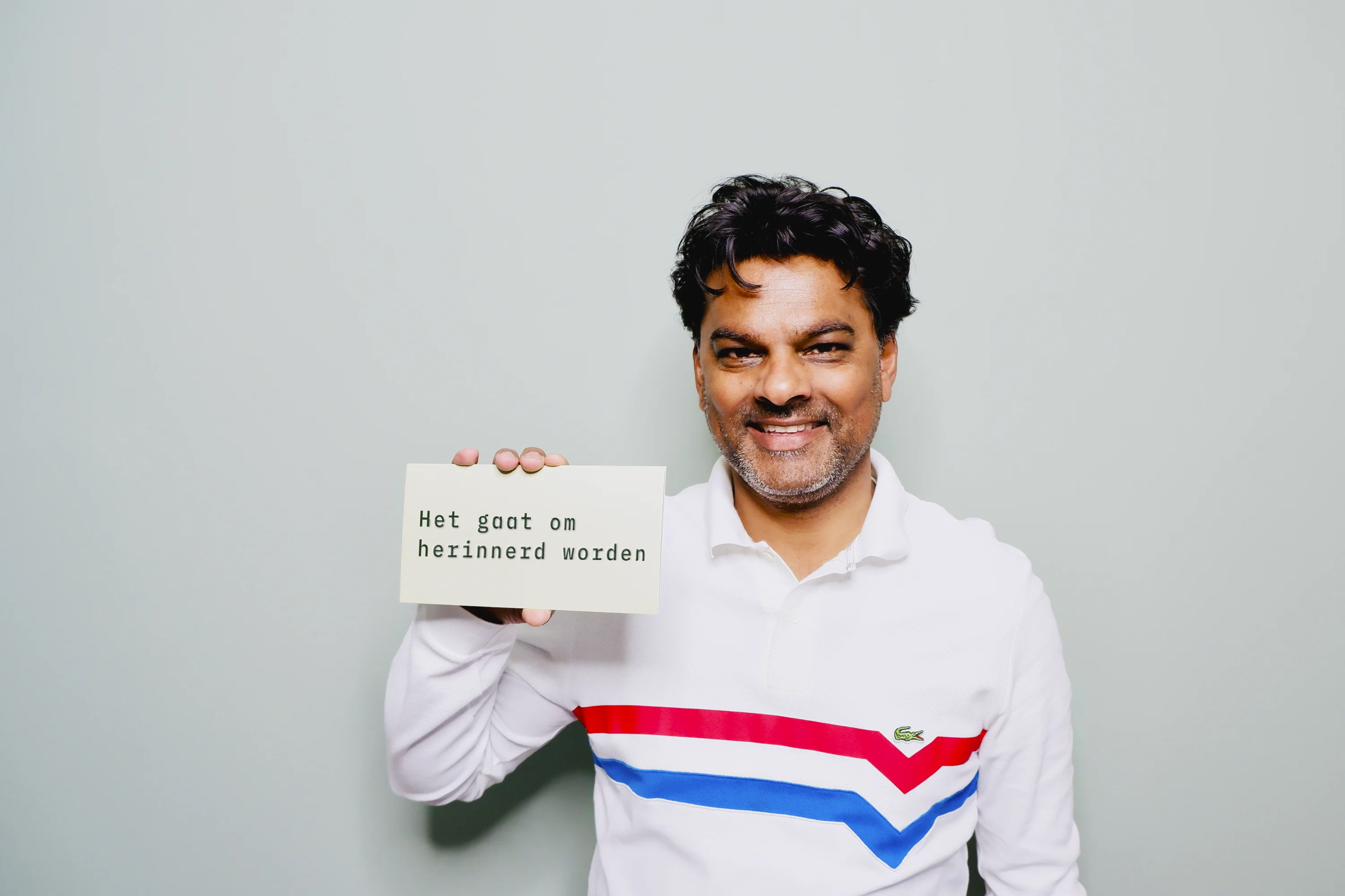 Dharminder Biharie eigenaar van Draqqar. Stuurt op strategische branding, business modellen en strategie. 