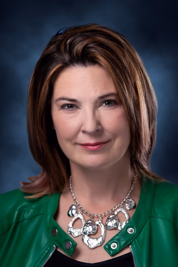 kelly linkowski headshot