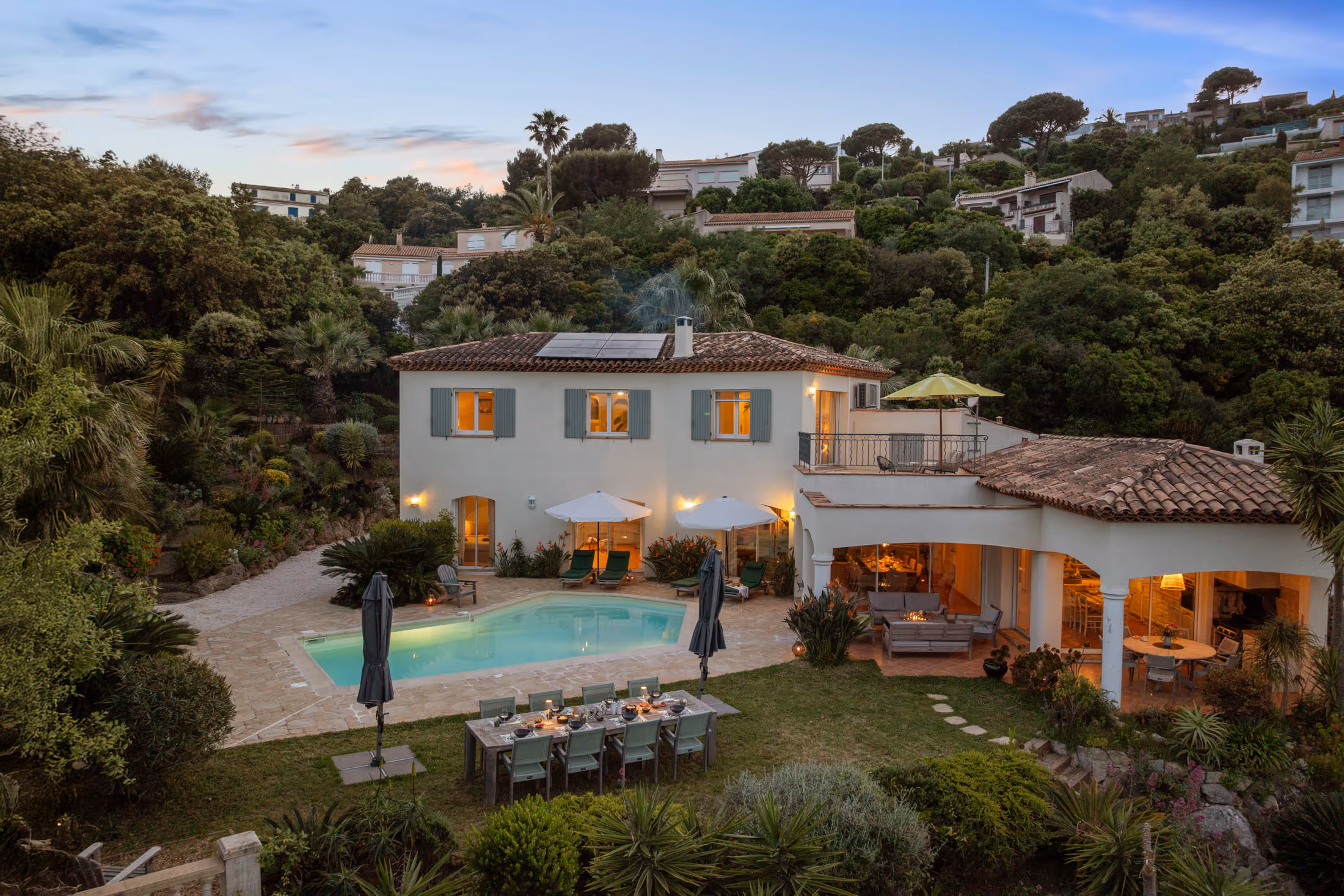 Immobilienaufnahme Außenaufnahme Torbogen