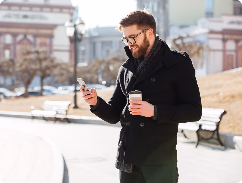 Guest receiving a direct reservation confirmation on his phone, representing direct relationships with restaurants.