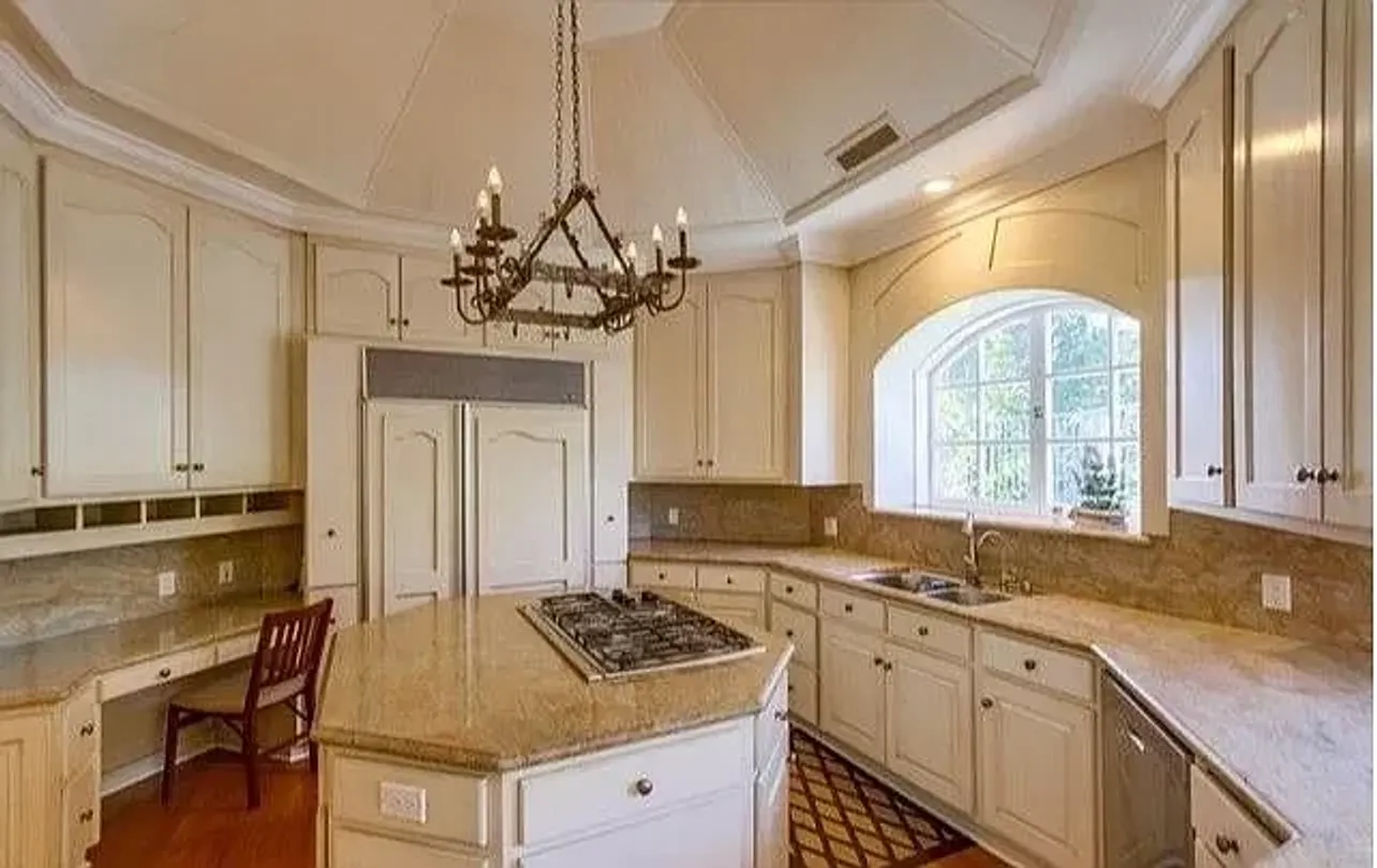 outdated kitchen