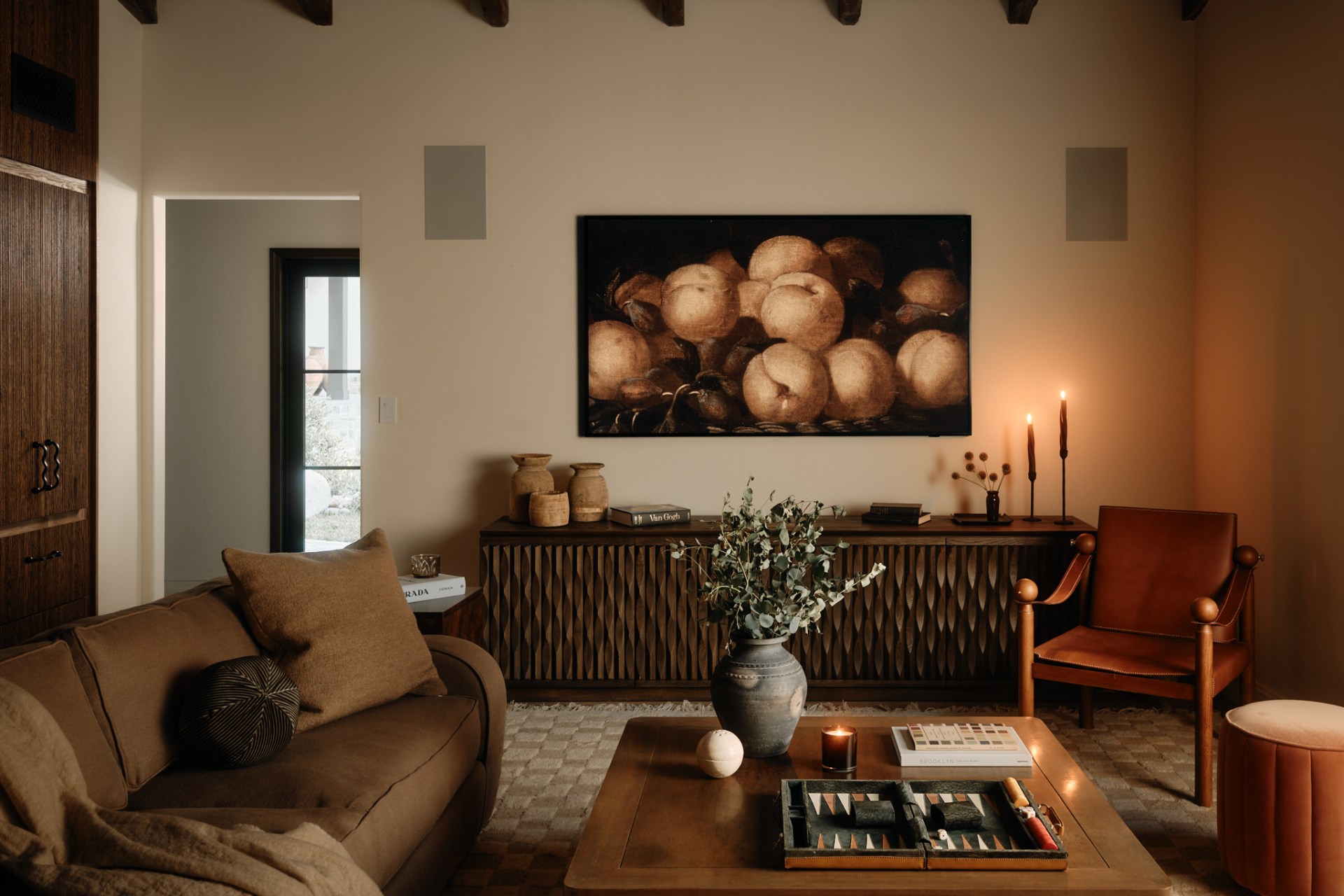 Photographed by Nils Timm. In the end, the final result is a home that balances its Spanish heritage with Californian modernity, and prioritises everyday living as much as sophistication. One that feels, as Hahn and Leigh sum it up succinctly, “warm, expansive, and full of life.”