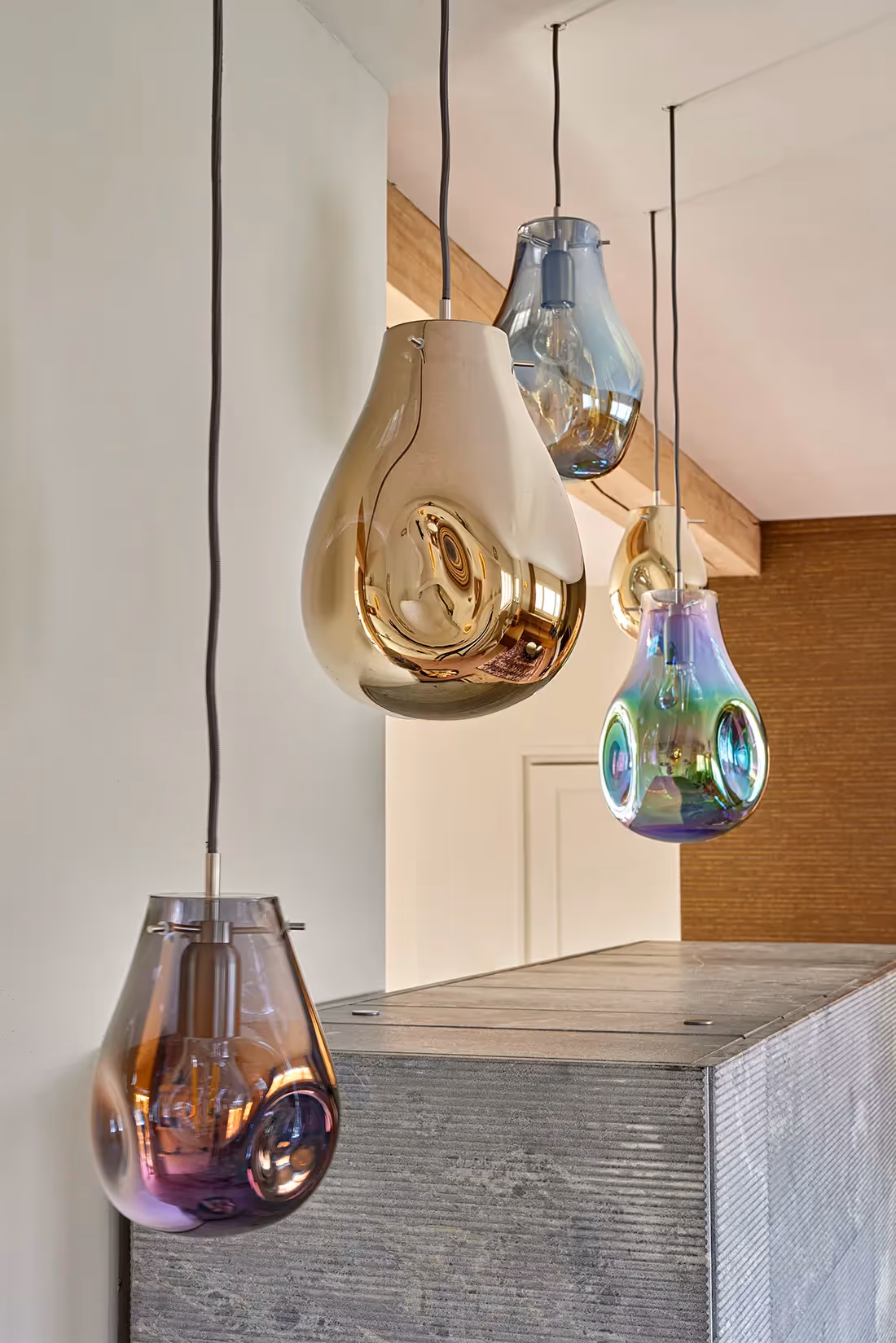 Mondgeblazen glazen hangarmatuur - uitgeschakeld.