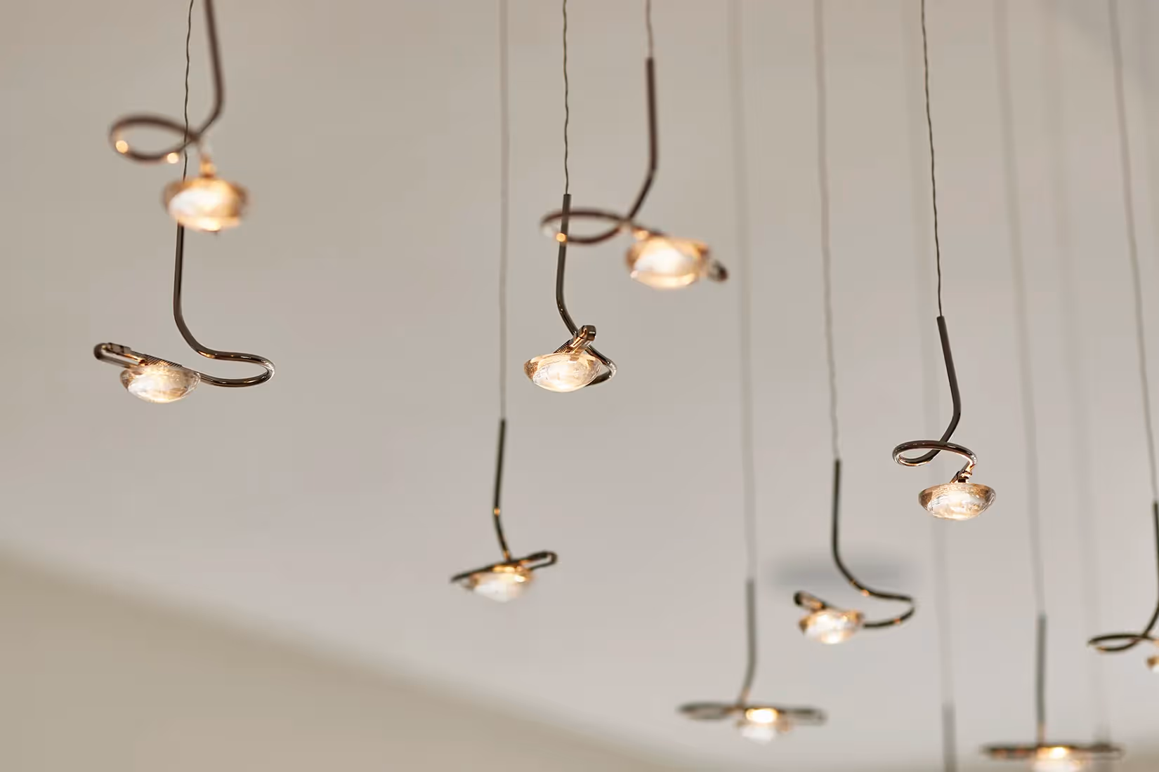 Lichtconstellatie met golf van lichtpuntjes - close-up van lichtinstallaties