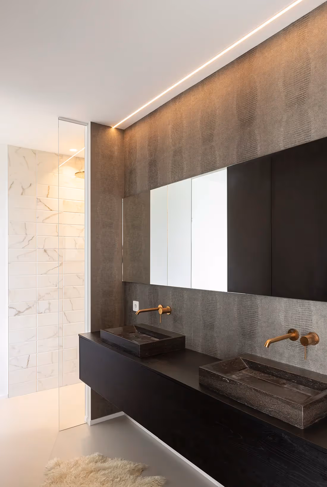 Plafondprofiel als lichtlijn.