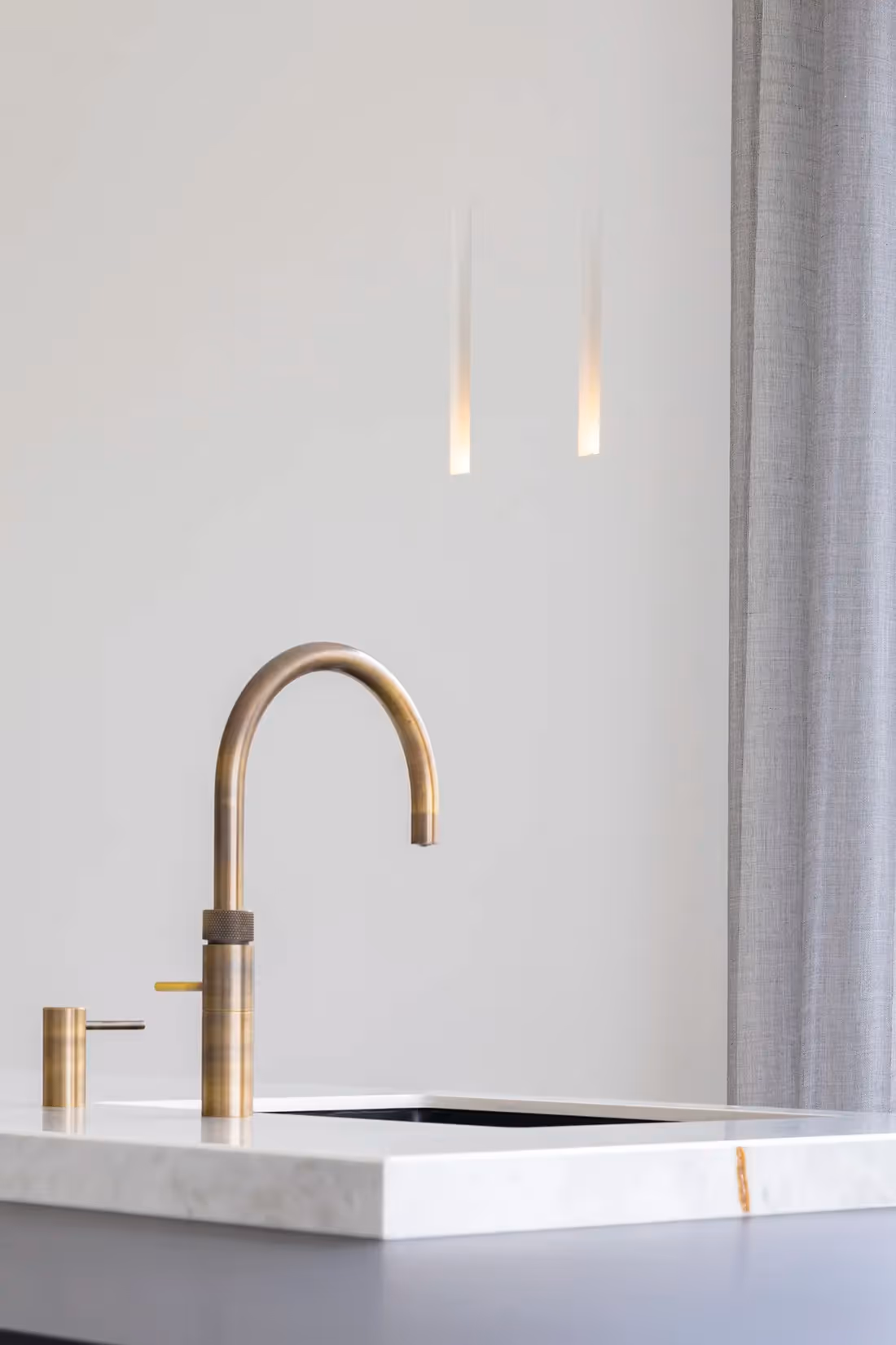 Inbouw wandarmatuur als sfeer- en oriëntatieverlichting.