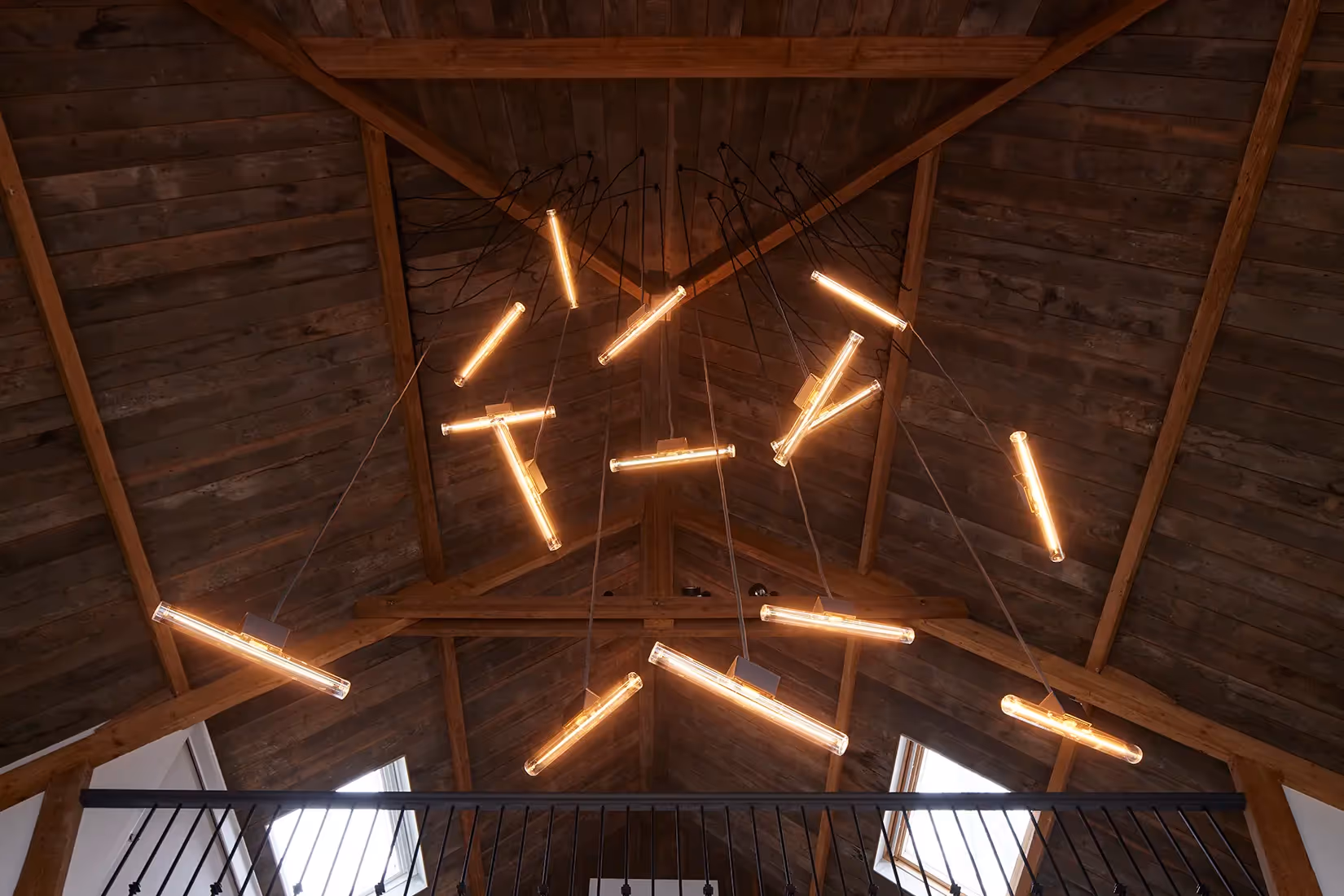 Geclusterd hanglampen met verschillende niveaus.