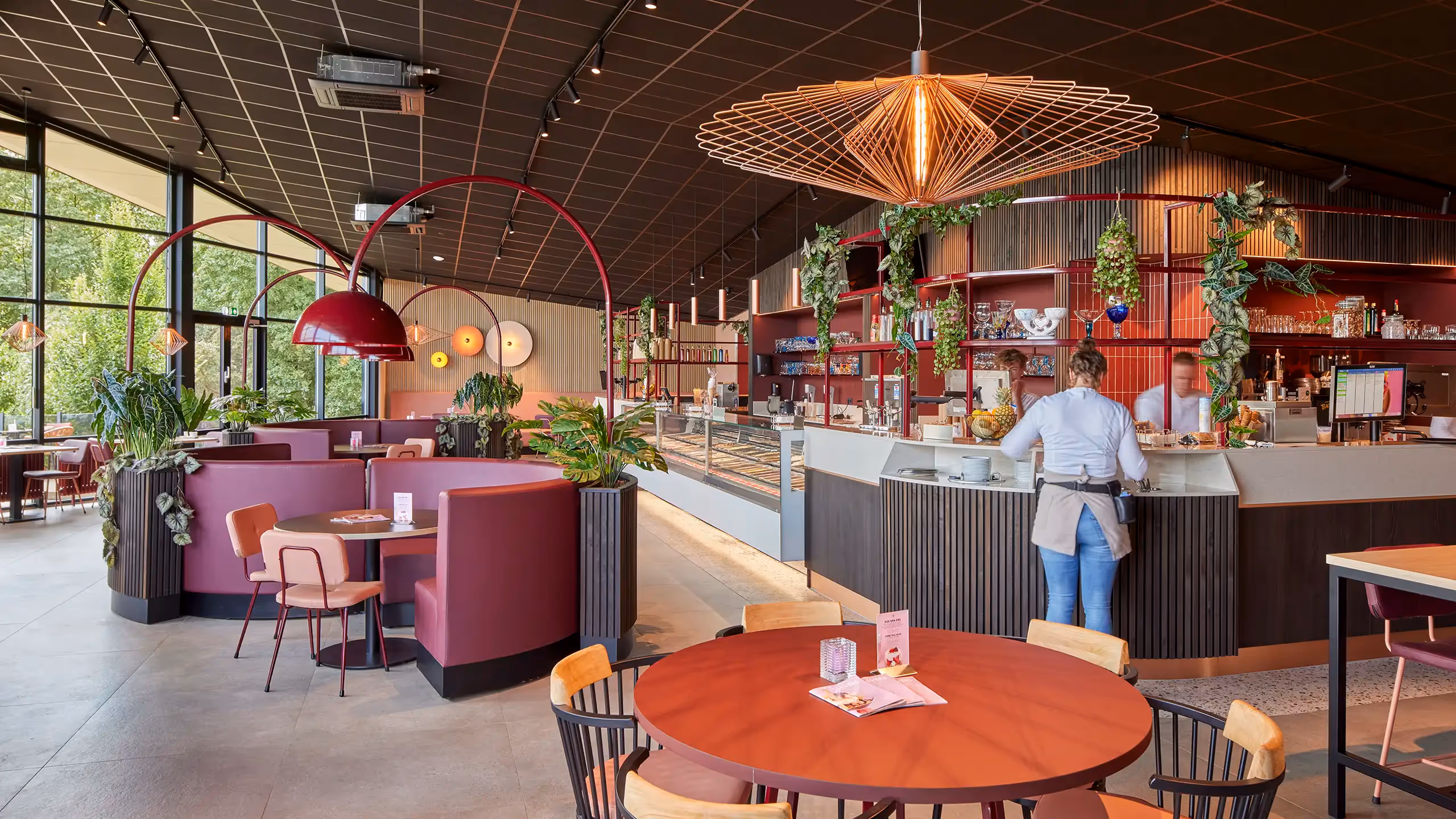 Frisse en warme verlichting voor toonaangevende ijssalon.