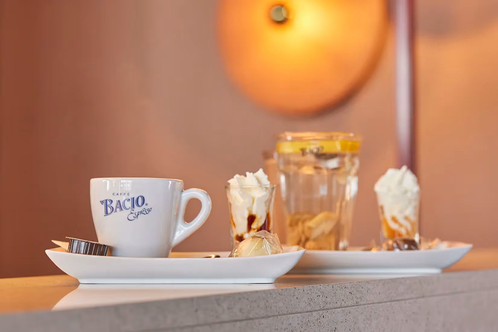 Sfeerbeeld van lichtbeleving in een ijssalon.