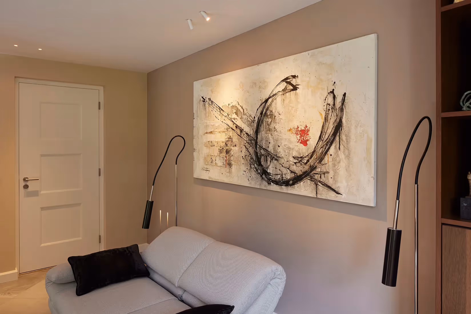 Plafond-richtspots voor het accentueren van kunst door kleur, textuur en details levendiger weer te geven.