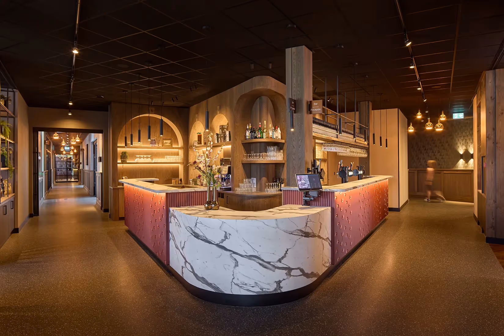 Gangverlichting van een restaurant.