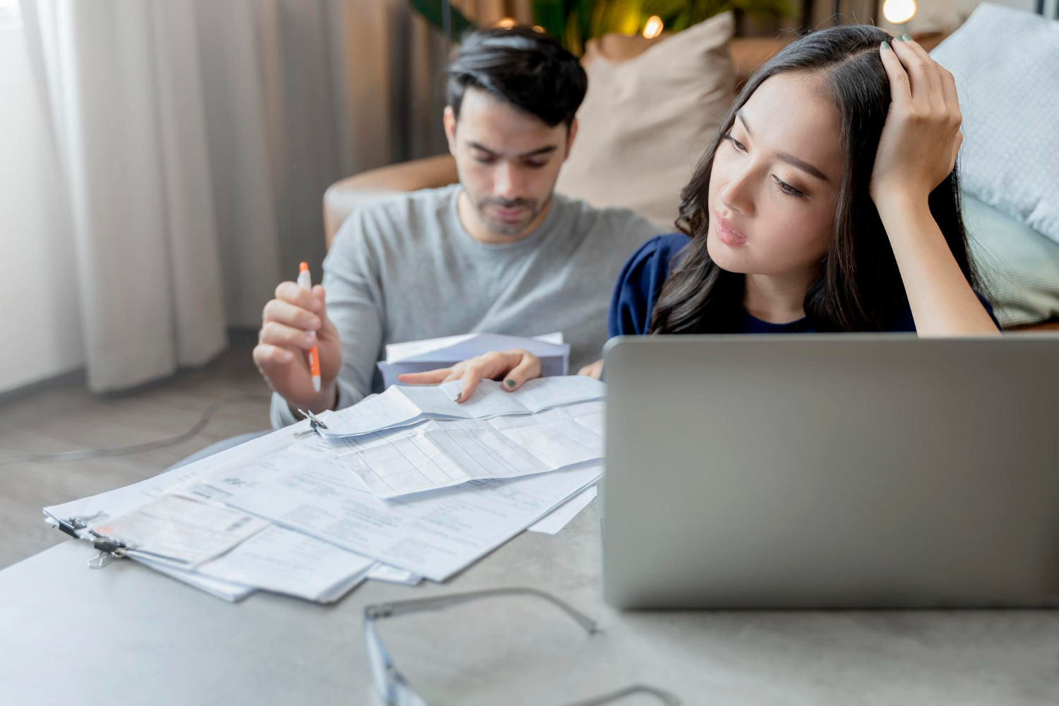 couple struggling with bad credit