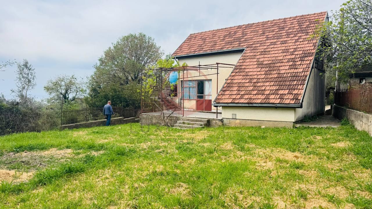 Na prodaju kuća u Baru, naselje Šušanj, sa predivnim | BR-K-001