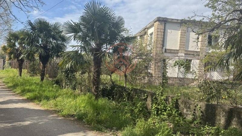 Na prodaju prostrana kuća u Baru, naselje Tomba, ukupne | BR-S-004