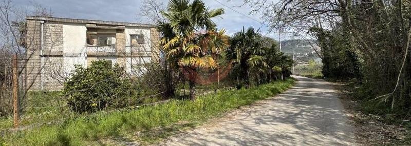 Na prodaju prostrana kuća u Baru, naselje Tomba, ukupne | BR-S-004