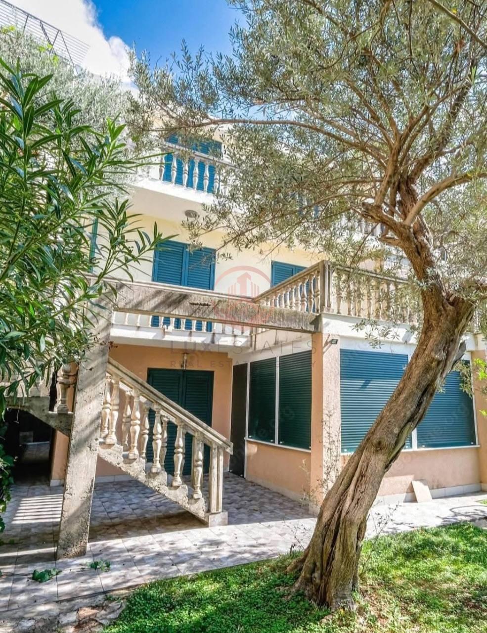 Prodaje se kuća u Budvi, Sveti Stefan, na samo 200 metara | BD-K-001