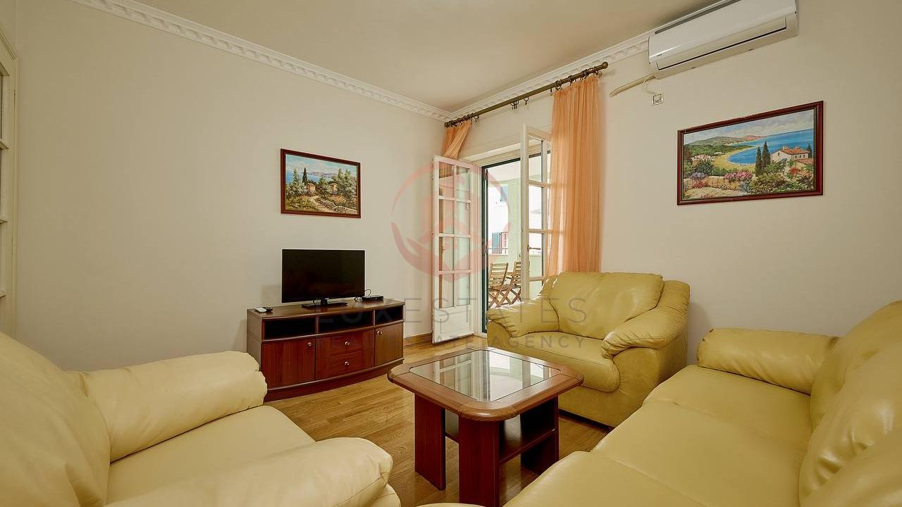 Na prodaju trosoban stan u Budvi, Sveti Stefan, površine | BD-S-003