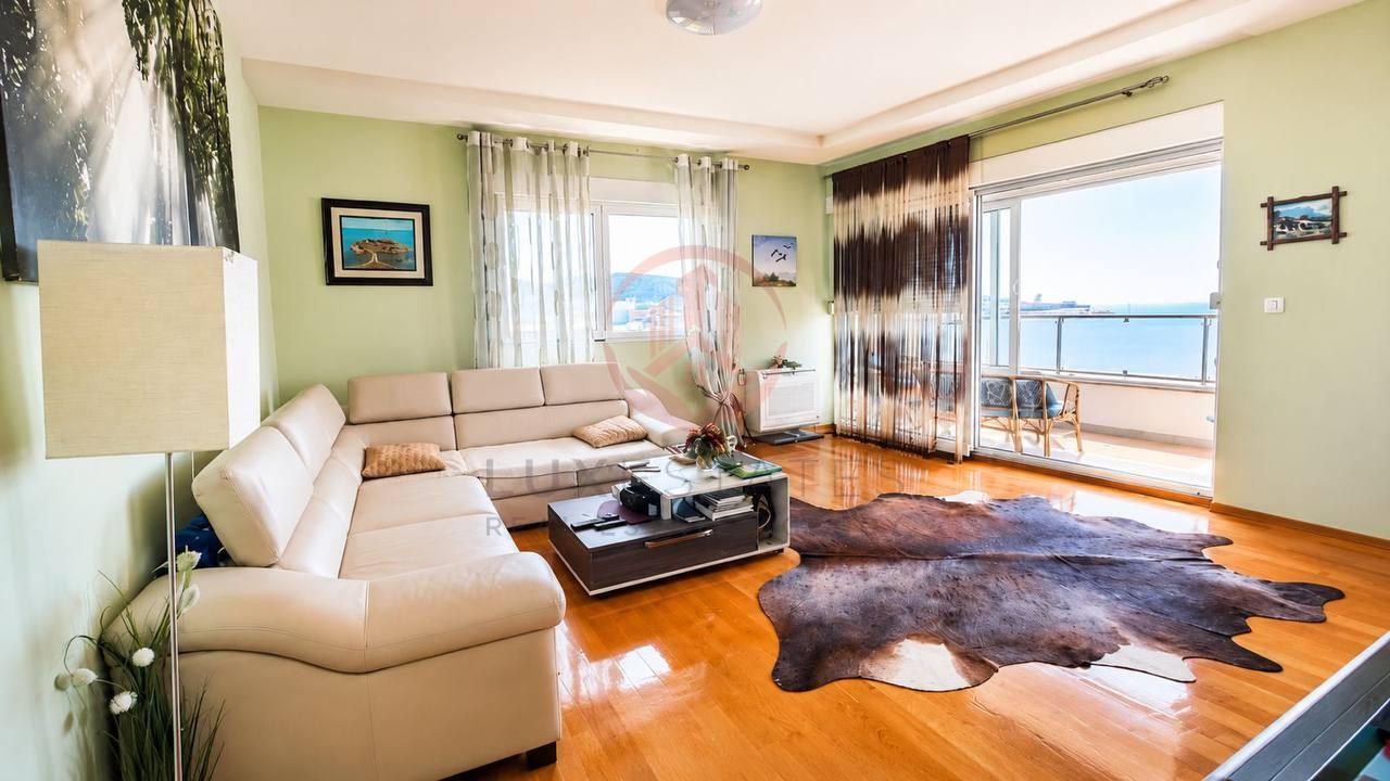 Na prodaju luksuzan trosoban stan površine 104 m2 u | BR-S-016