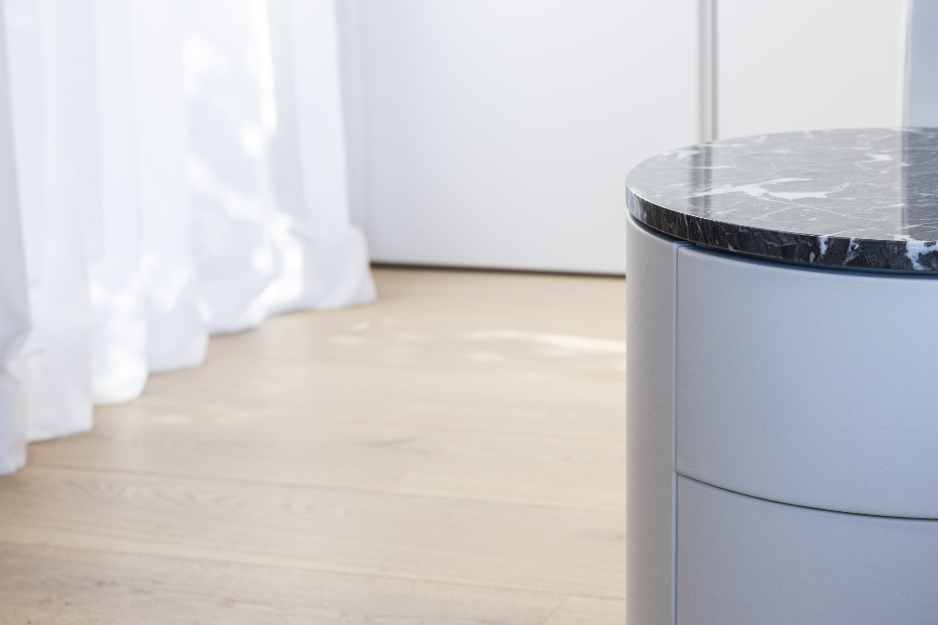 Sorgfältige Abstimmung der Materialien. Natürliche und echte Materialien wirken unaufgeregt.