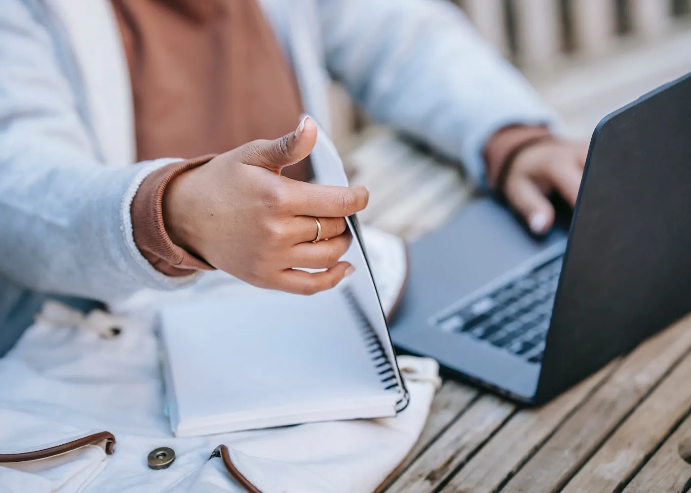 Un assuré qui réalise un devis en 3 minutes sur le site Orus