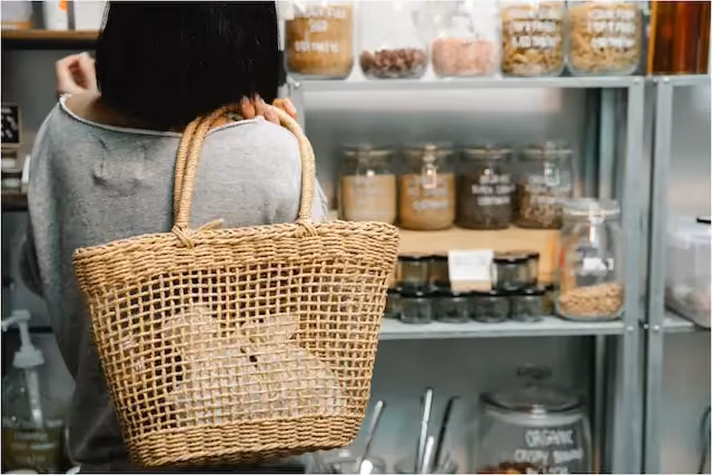 Cliente d'un petit commerce assuré chez Orus