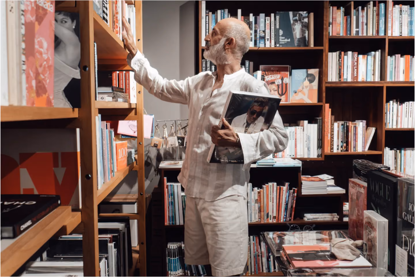 Un libraire assuré chez Orus avec une assurance multirique commerçant