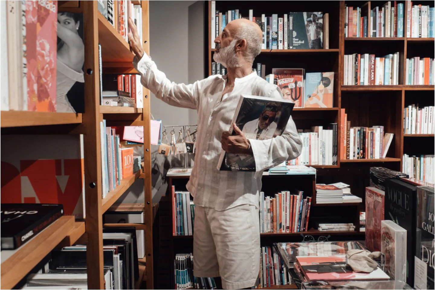Un libraire assuré chez Orus avec une assurance multirique commerçant